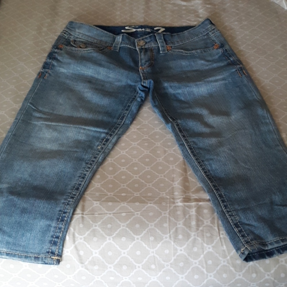 Seven7 blue denim capri ⭕
